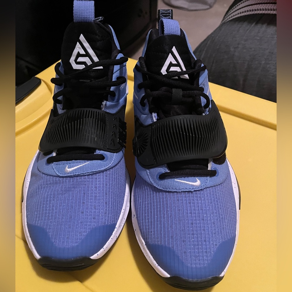SOLD Nike Giannis sz 11 men’s shoe SOLD